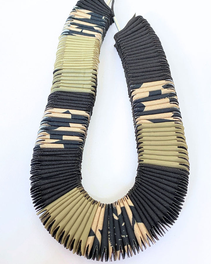 COLLAR, TEXTIL cromático