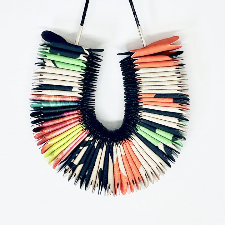 COLLAR TEXTIL. Pliegues S.Pieza única.