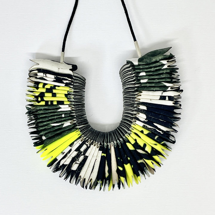 COLLAR TEXTIL.Pliegues S-Pieza única.